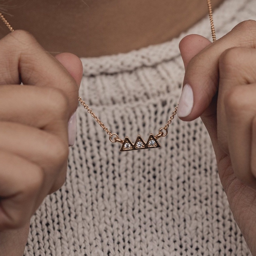 BNIB rose gold ‘Move Mountains’ necklace